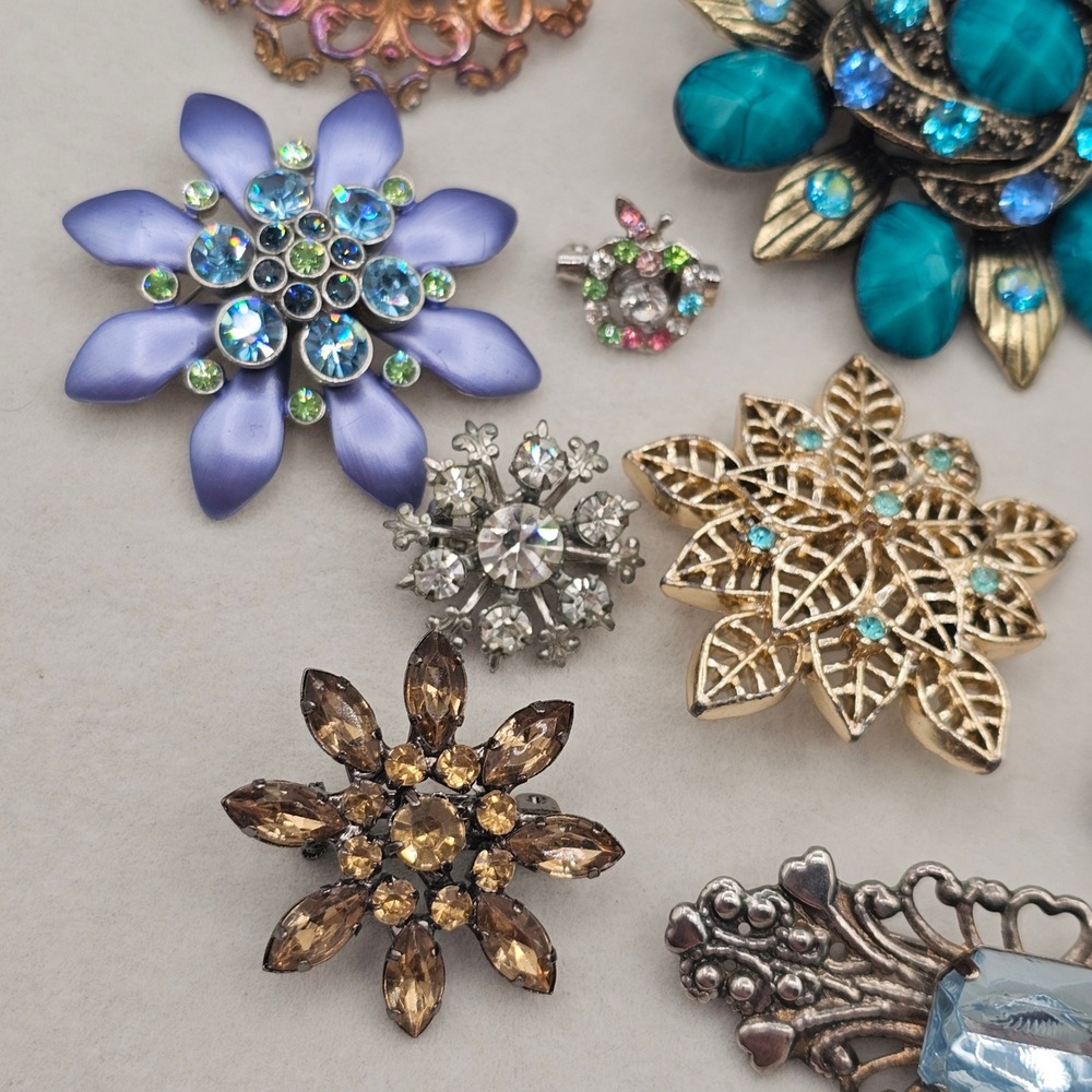 Floral Rhinestone Brooch Lot 13pc Colorful Vintage to Modern Pins - Picture 13 of 16